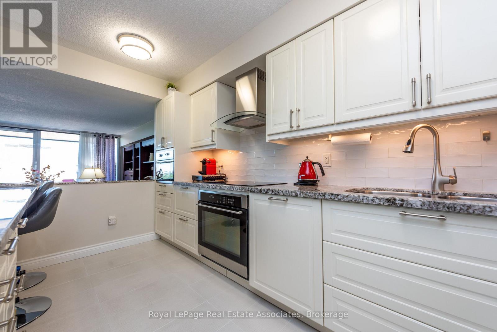 #1906 - 240 Scarlett Road, Toronto, Ontario  M6N 4X4 - Photo 13 - W13798080