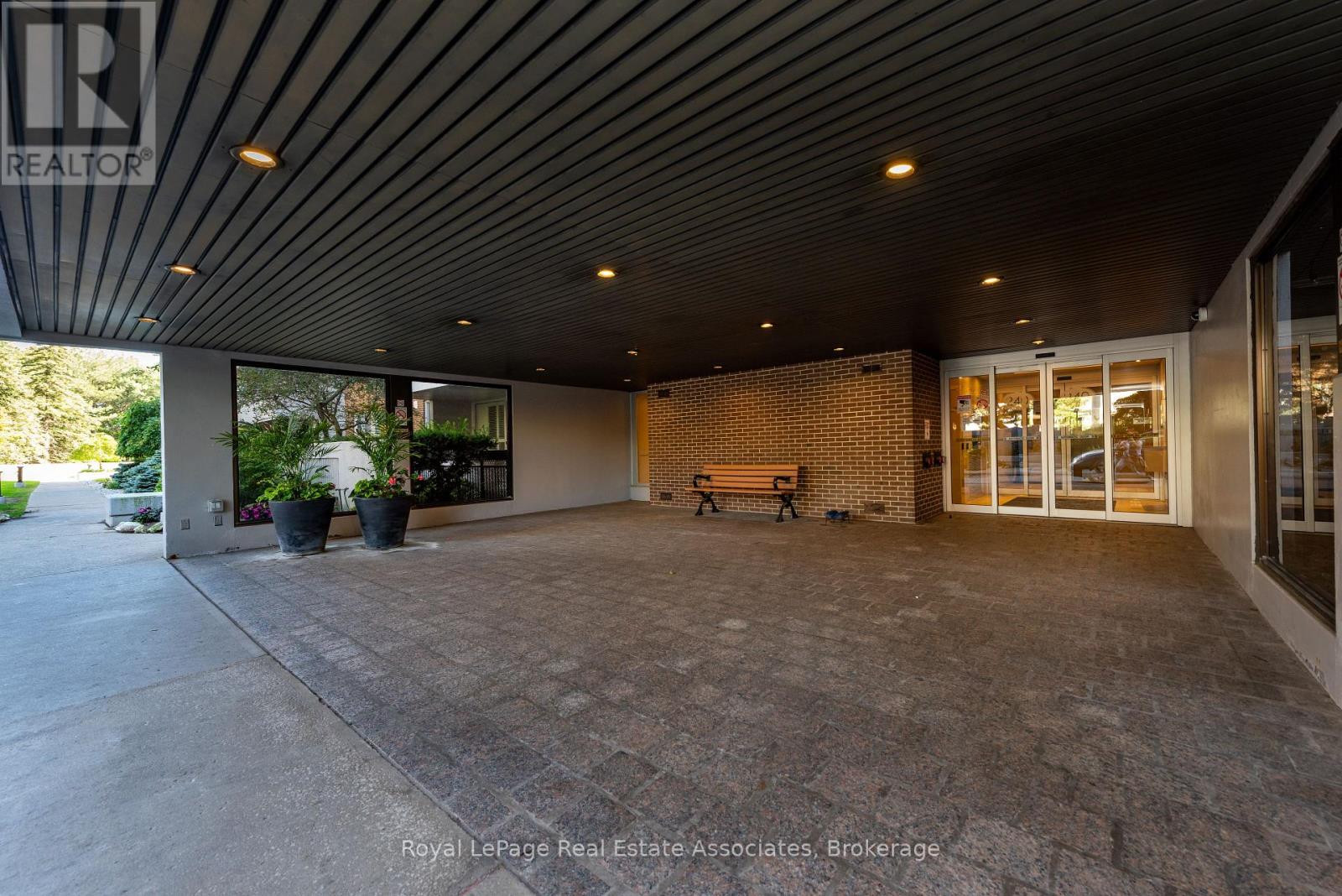 #1906 - 240 Scarlett Road, Toronto, Ontario  M6N 4X4 - Photo 3 - W13798080