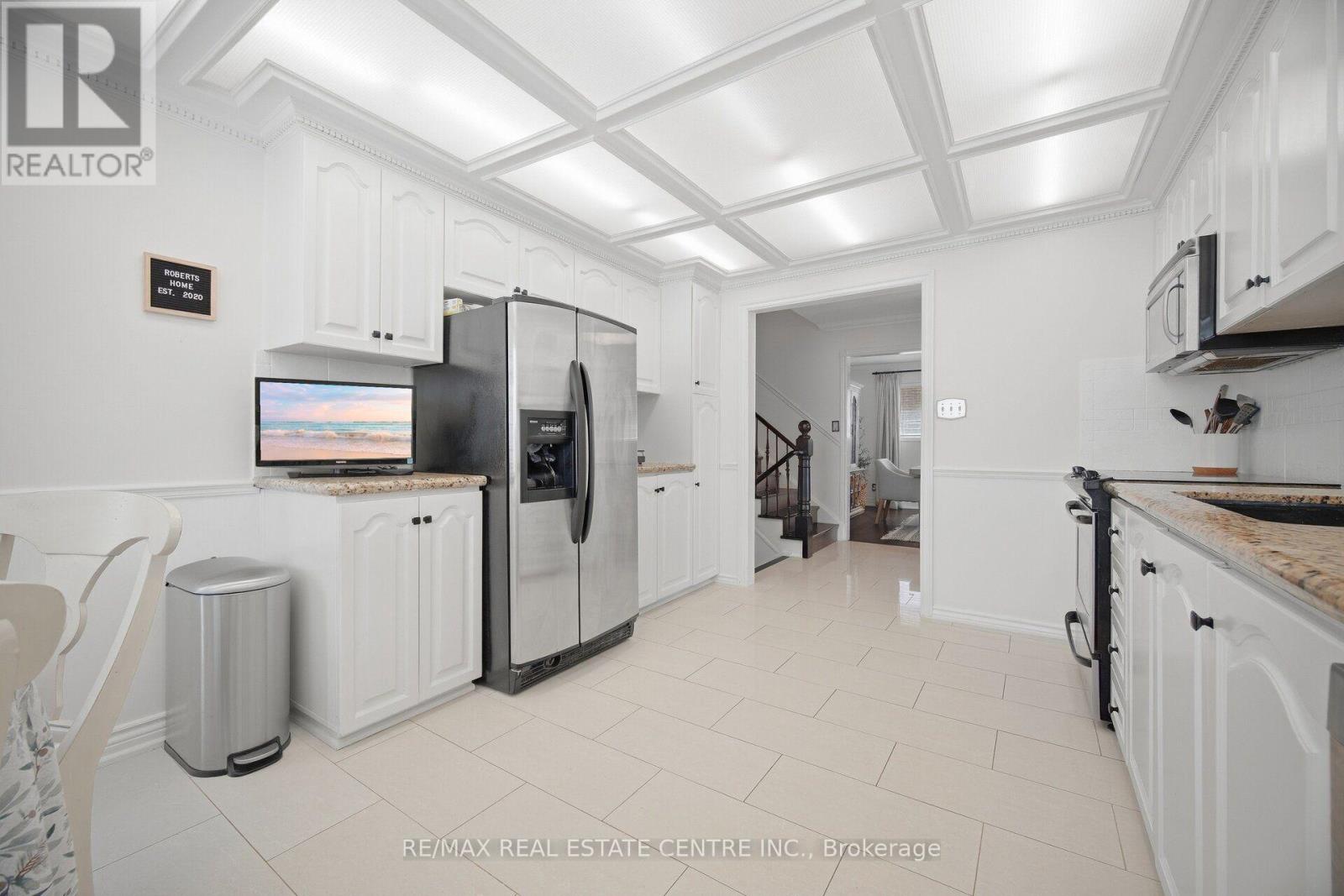1876 Bough Beeches Boulevard, Mississauga, Ontario  L4W 2J3 - Photo 14 - W13798128