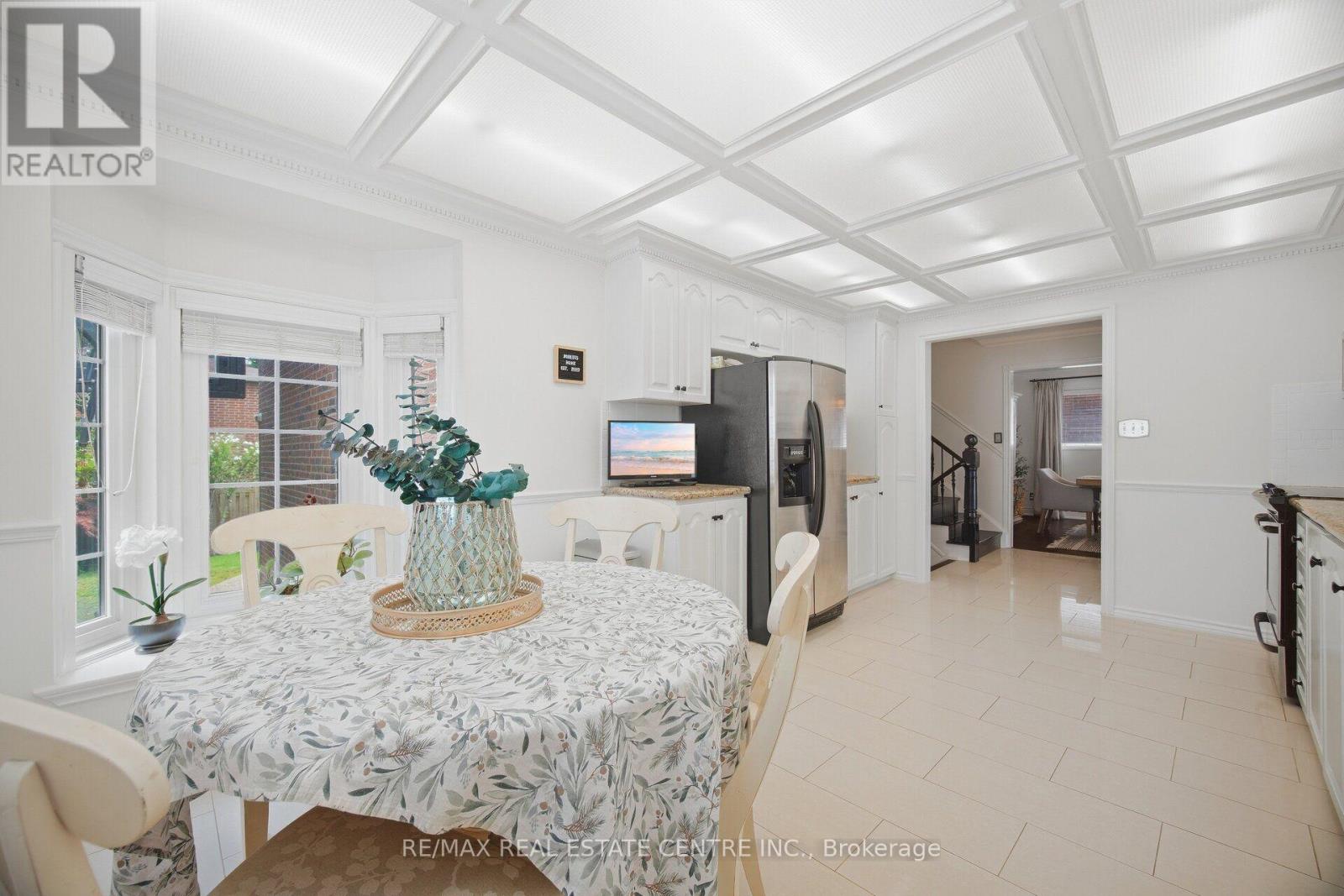 1876 Bough Beeches Boulevard, Mississauga, Ontario  L4W 2J3 - Photo 17 - W13798128