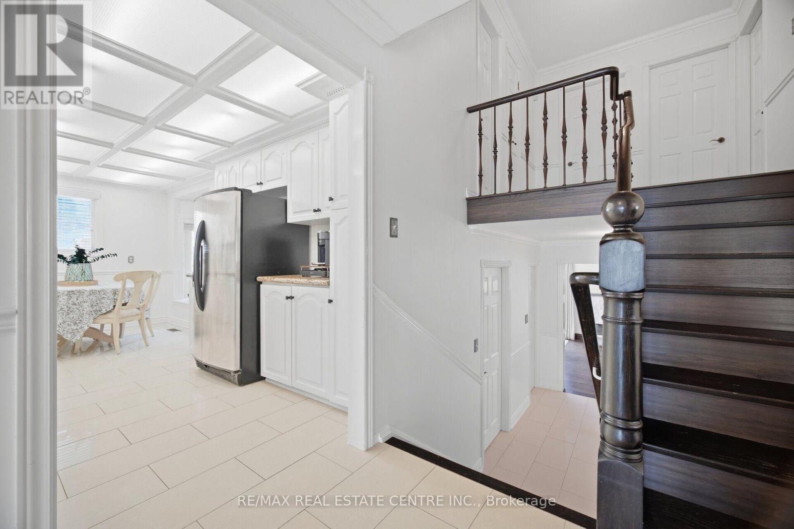 1876 Bough Beeches Boulevard, Mississauga, Ontario  L4W 2J3 - Photo 18 - W13798128