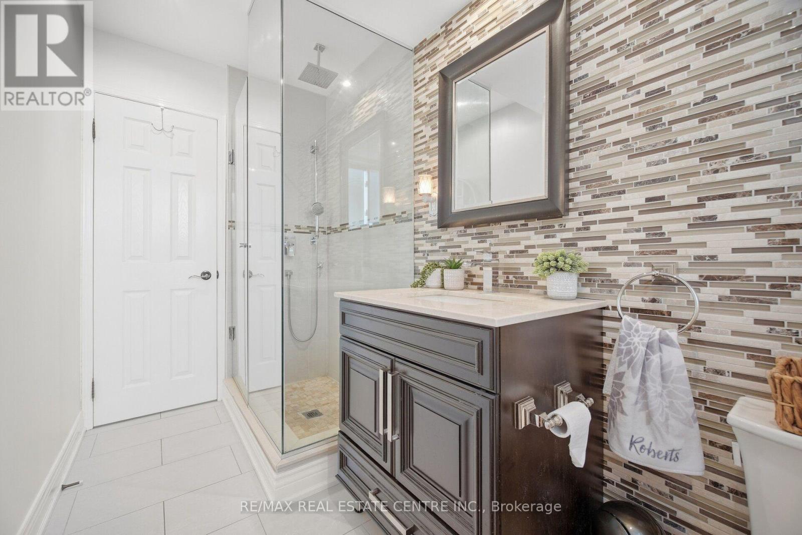 1876 Bough Beeches Boulevard, Mississauga, Ontario  L4W 2J3 - Photo 31 - W13798128