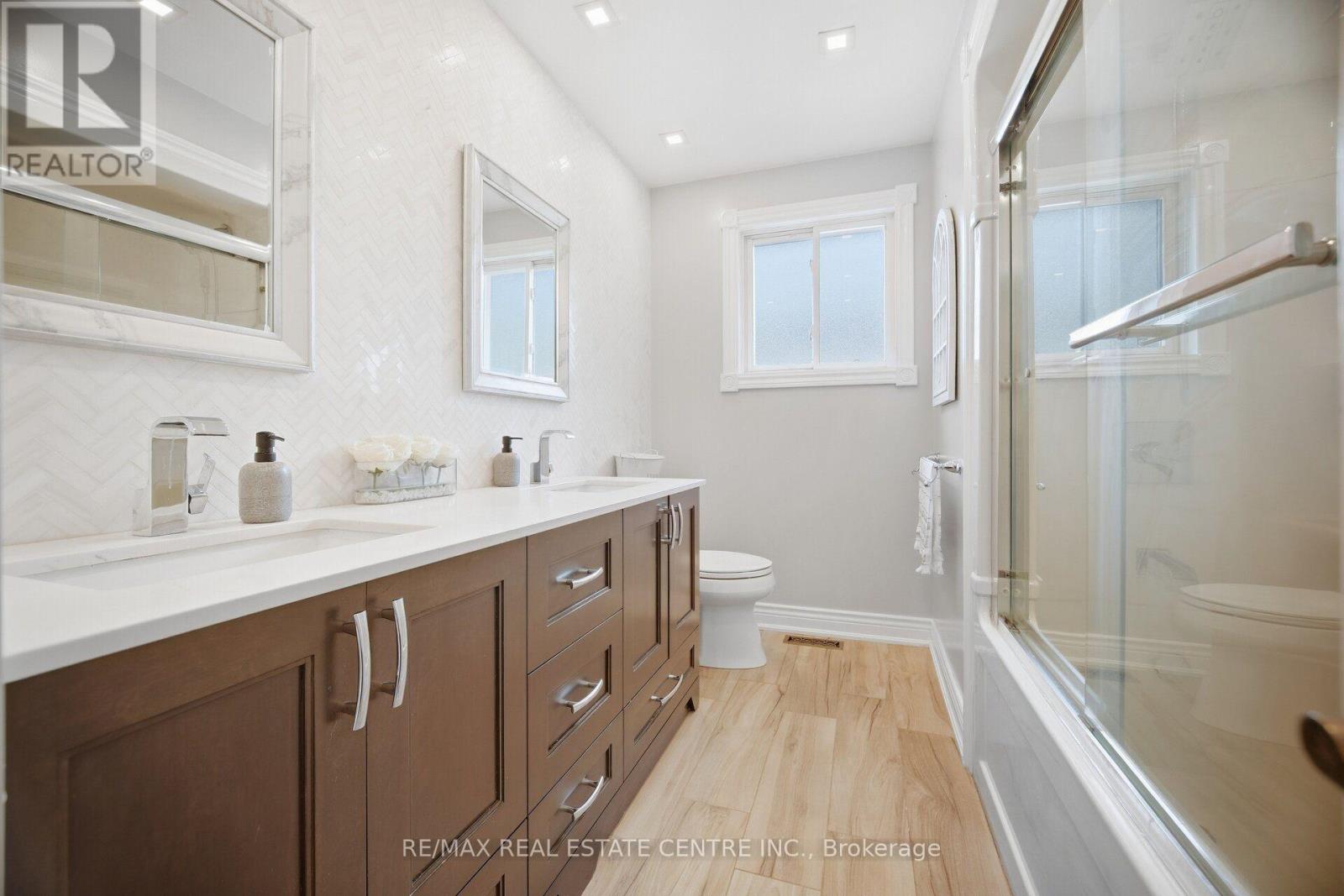 1876 Bough Beeches Boulevard, Mississauga, Ontario  L4W 2J3 - Photo 34 - W13798128