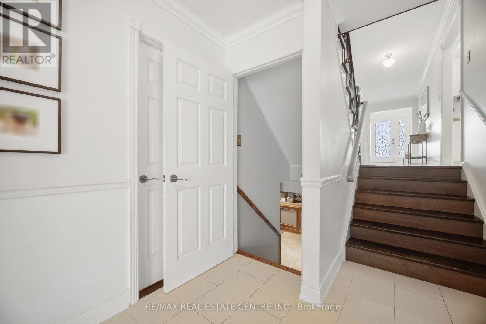 1876 Bough Beeches Boulevard, Mississauga, Ontario  L4W 2J3 - Photo 41 - W13798128