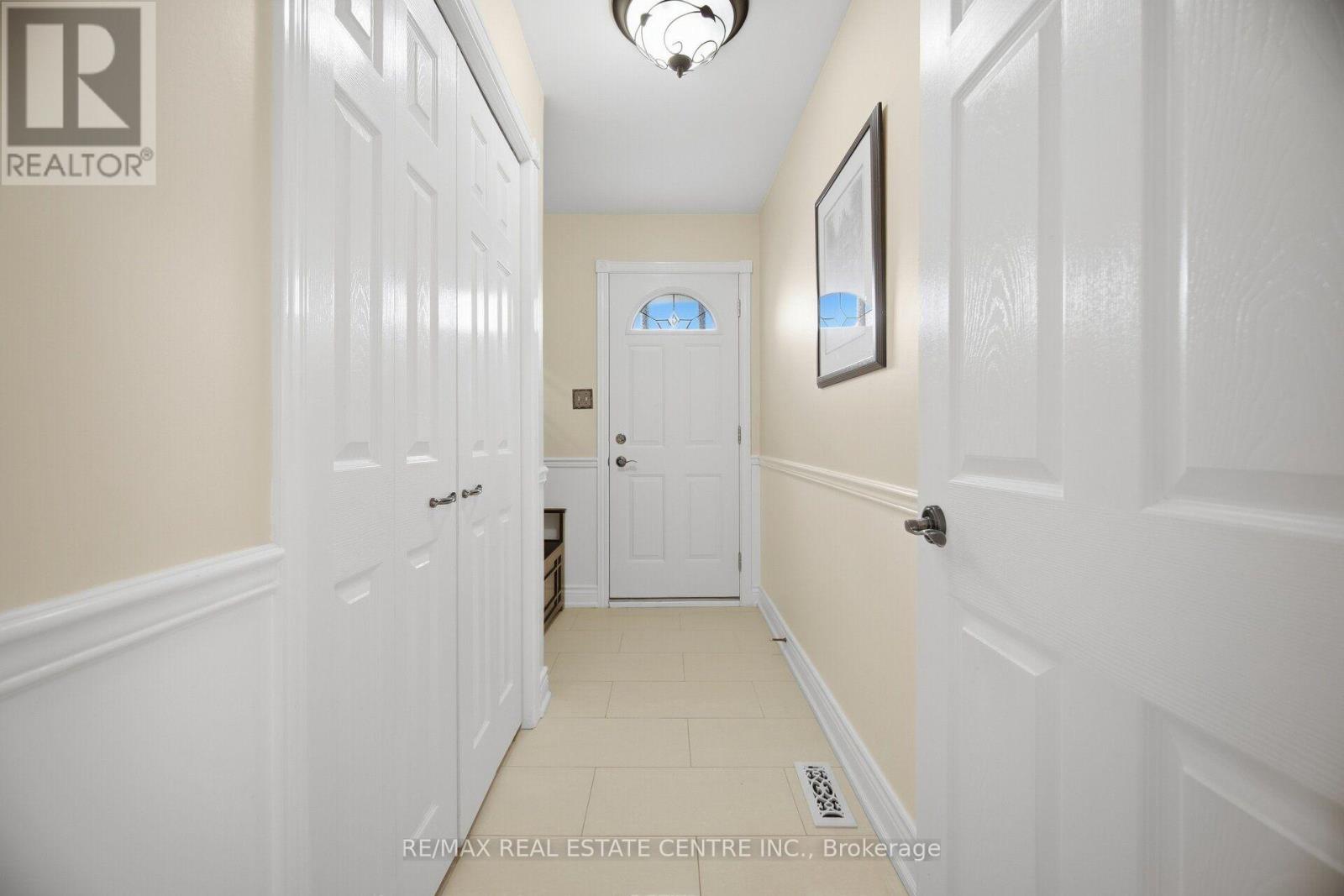 1876 Bough Beeches Boulevard, Mississauga, Ontario  L4W 2J3 - Photo 46 - W13798128