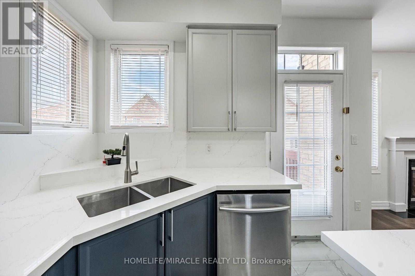 354 Panhellenic Drive, Mississauga, Ontario  L5W 0B9 - Photo 21 - W13798134