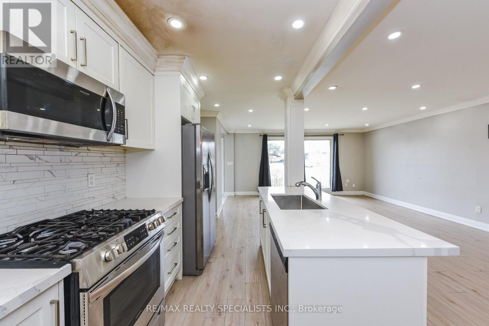 Upper - 137 Avondale Boulevard, Brampton, Ontario  L6T 1H5 - Photo 12 - W13798270