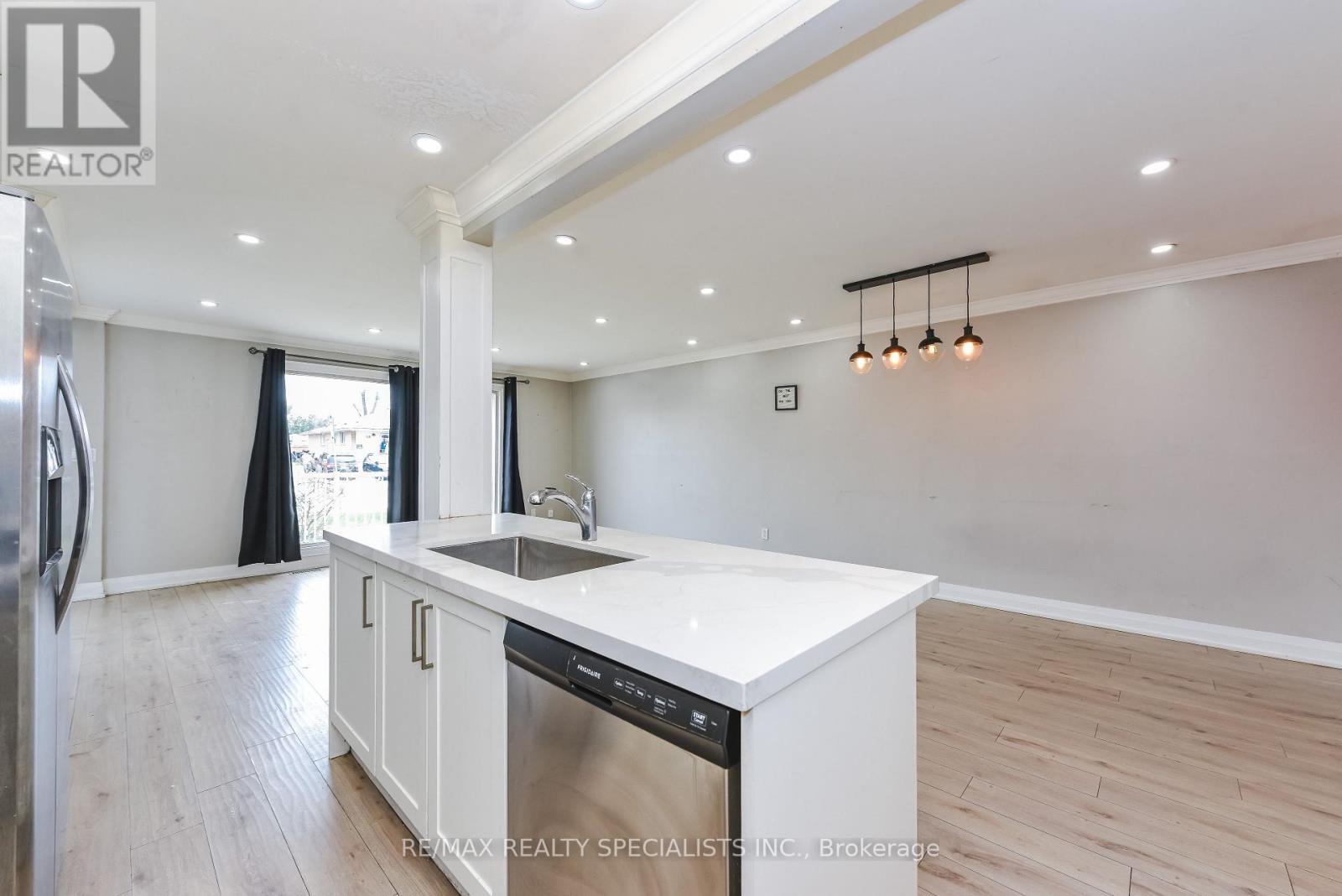 Upper - 137 Avondale Boulevard, Brampton, Ontario  L6T 1H5 - Photo 13 - W13798270