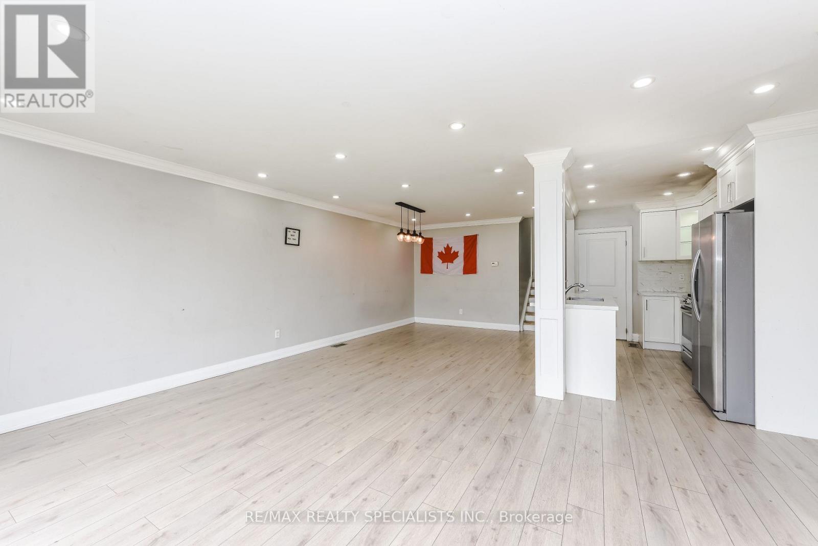 Upper - 137 Avondale Boulevard, Brampton, Ontario  L6T 1H5 - Photo 7 - W13798270