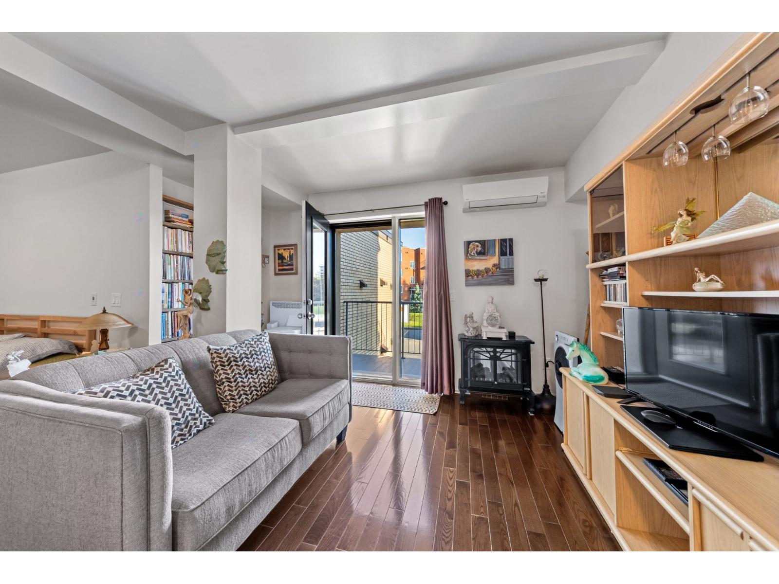 280 Ch. du Coteau-Rouge|#105 Longueuil (Le Vieux-Longueuil) Quebec Canada J4J1W9 5