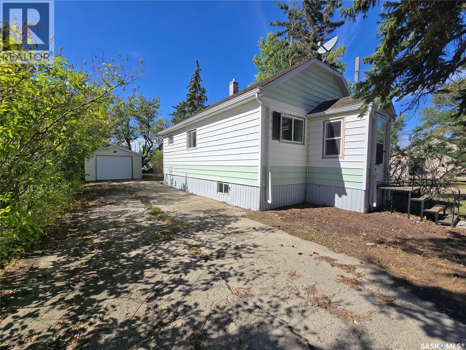 116+120 1St AVENUE E, montmartre, Saskatchewan