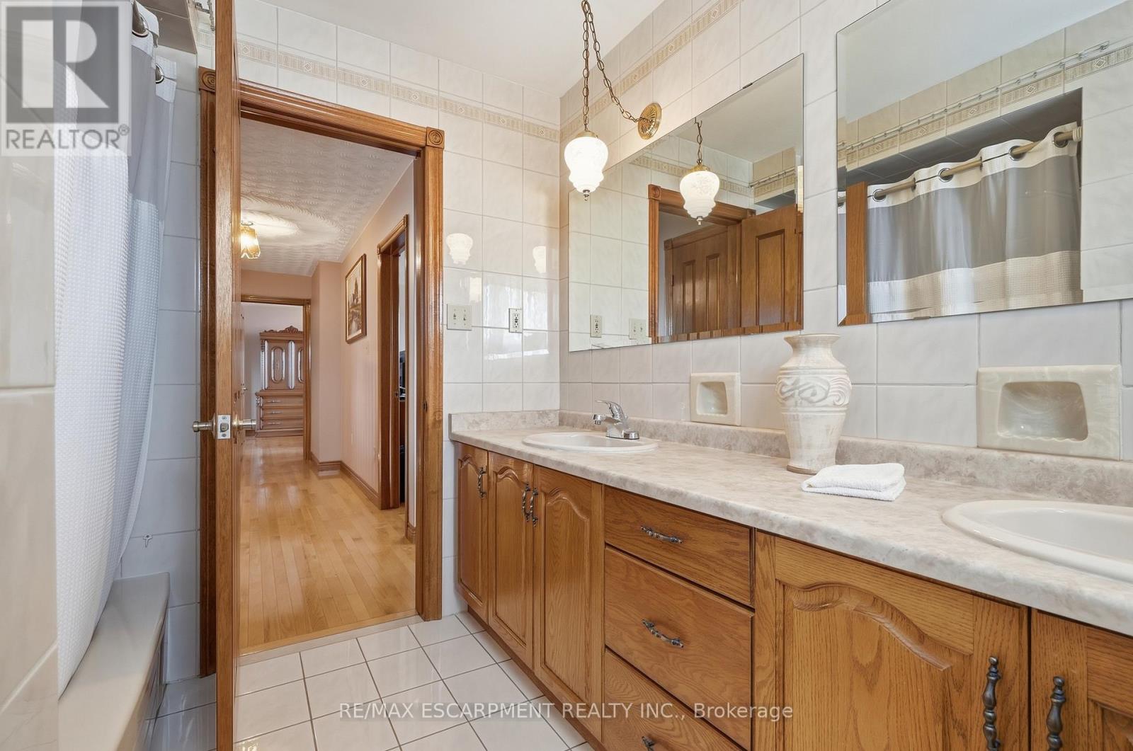 7 Vinehill Drive, Hamilton, Ontario  L8G 4Z1 - Photo 32 - X13798062
