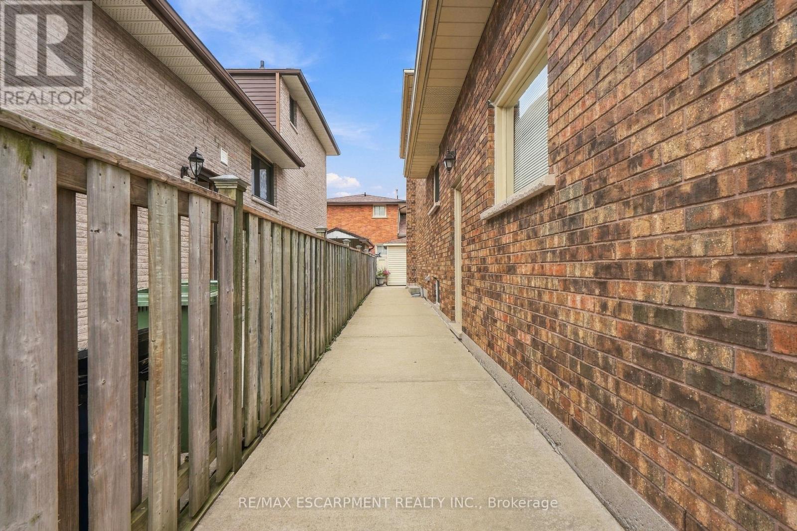 7 Vinehill Drive, Hamilton, Ontario  L8G 4Z1 - Photo 46 - X13798062