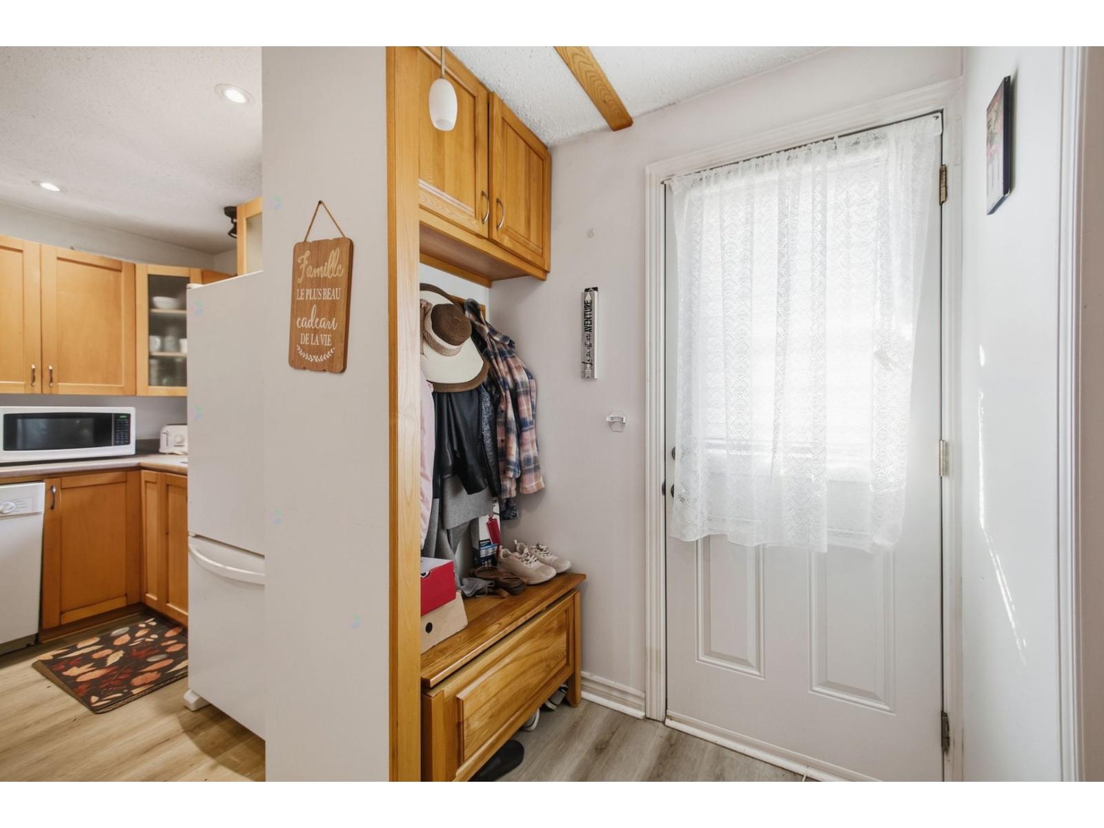 117 Rue du Ravin-Bleu Gatineau (Hull) Quebec Canada J8A1X7 4