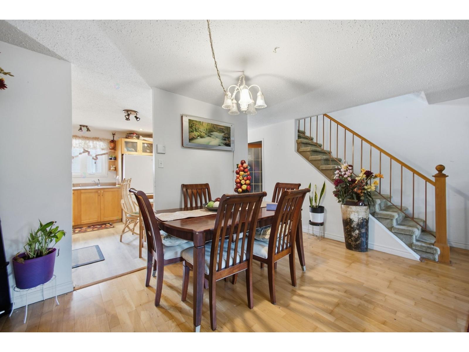 117 Rue du Ravin-Bleu Gatineau (Hull) Quebec Canada J8A1X7 5