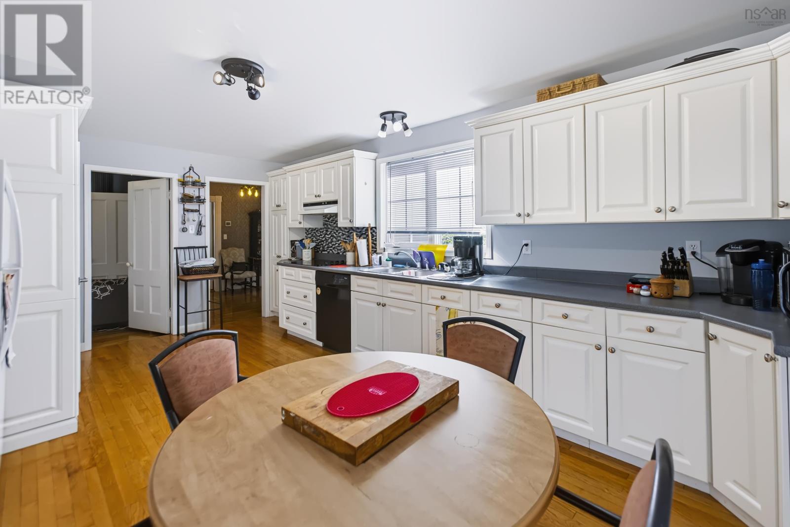 13 Mcdougall Street, Springhill, Nova Scotia  B0M 1X0 - Photo 12 - 202623647