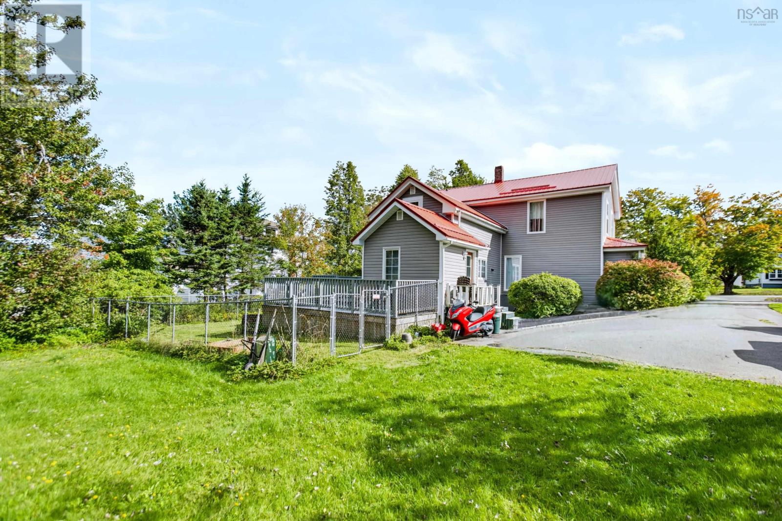 13 Mcdougall Street, Springhill, Nova Scotia  B0M 1X0 - Photo 5 - 202623647