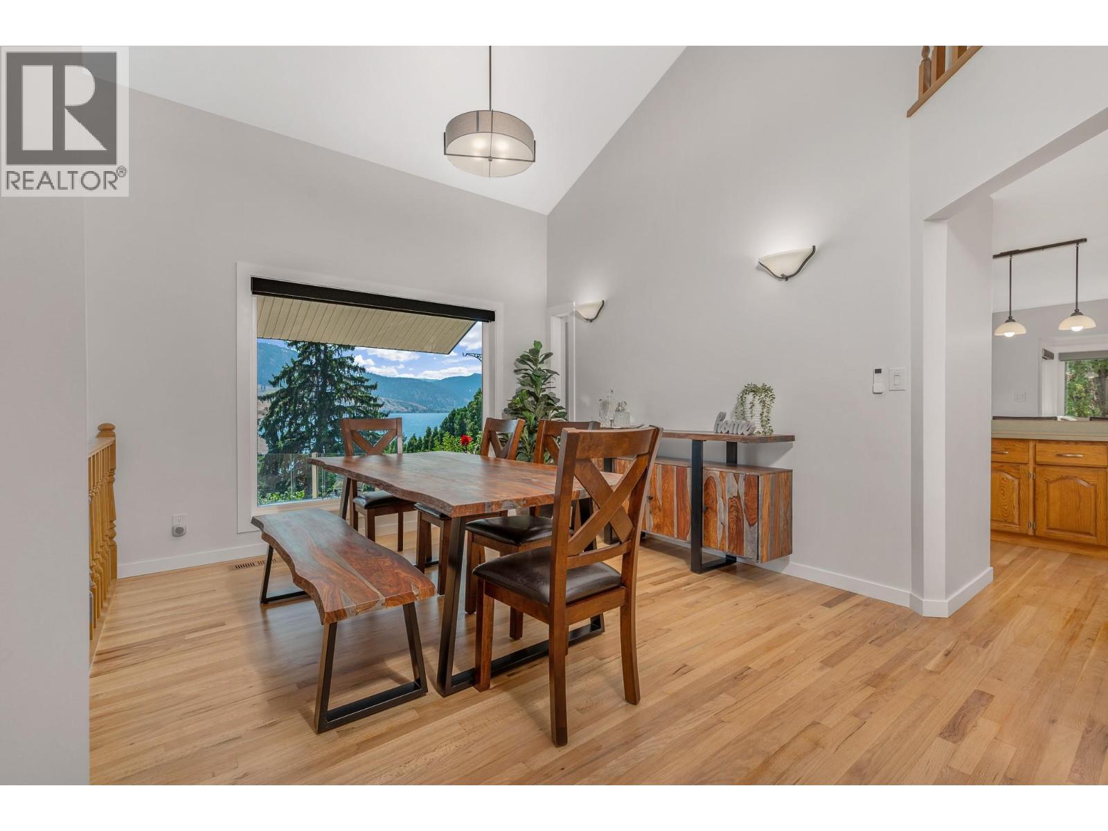 7994 Tronson Road, Vernon, British Columbia  V1H 1C6 - Photo 12 - 10373688