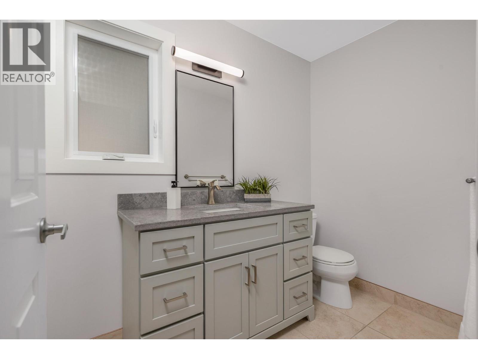 7994 Tronson Road, Vernon, British Columbia  V1H 1C6 - Photo 19 - 10373688