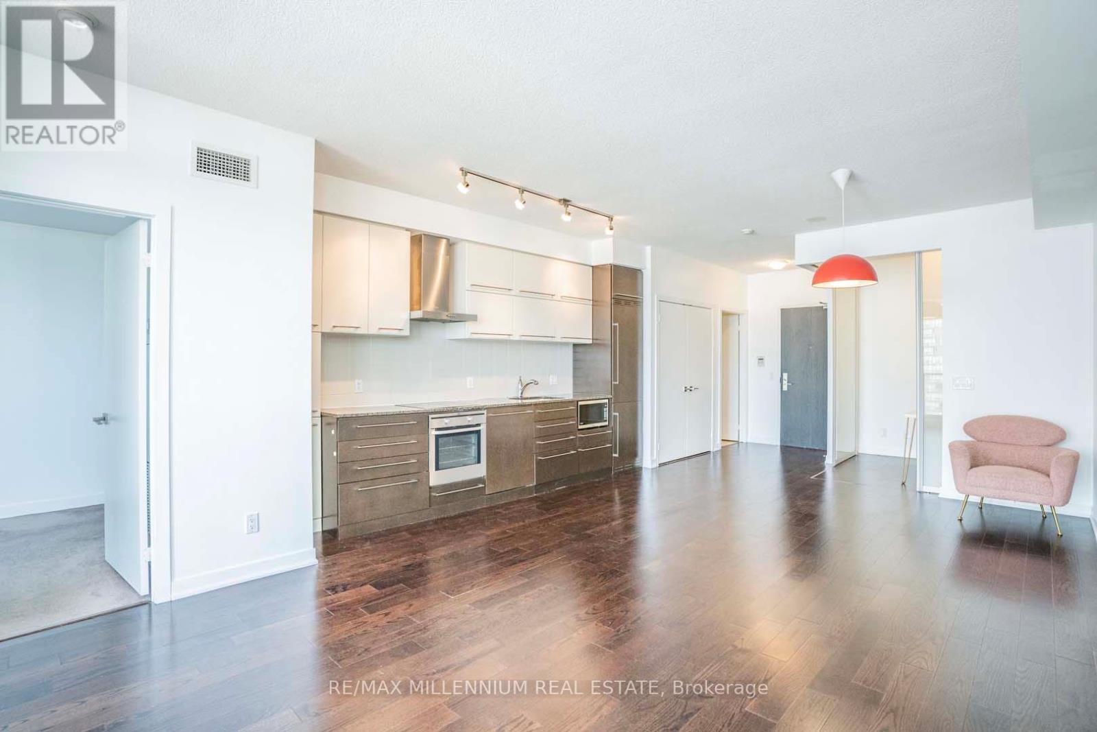 2212 - 770 BAY STREET