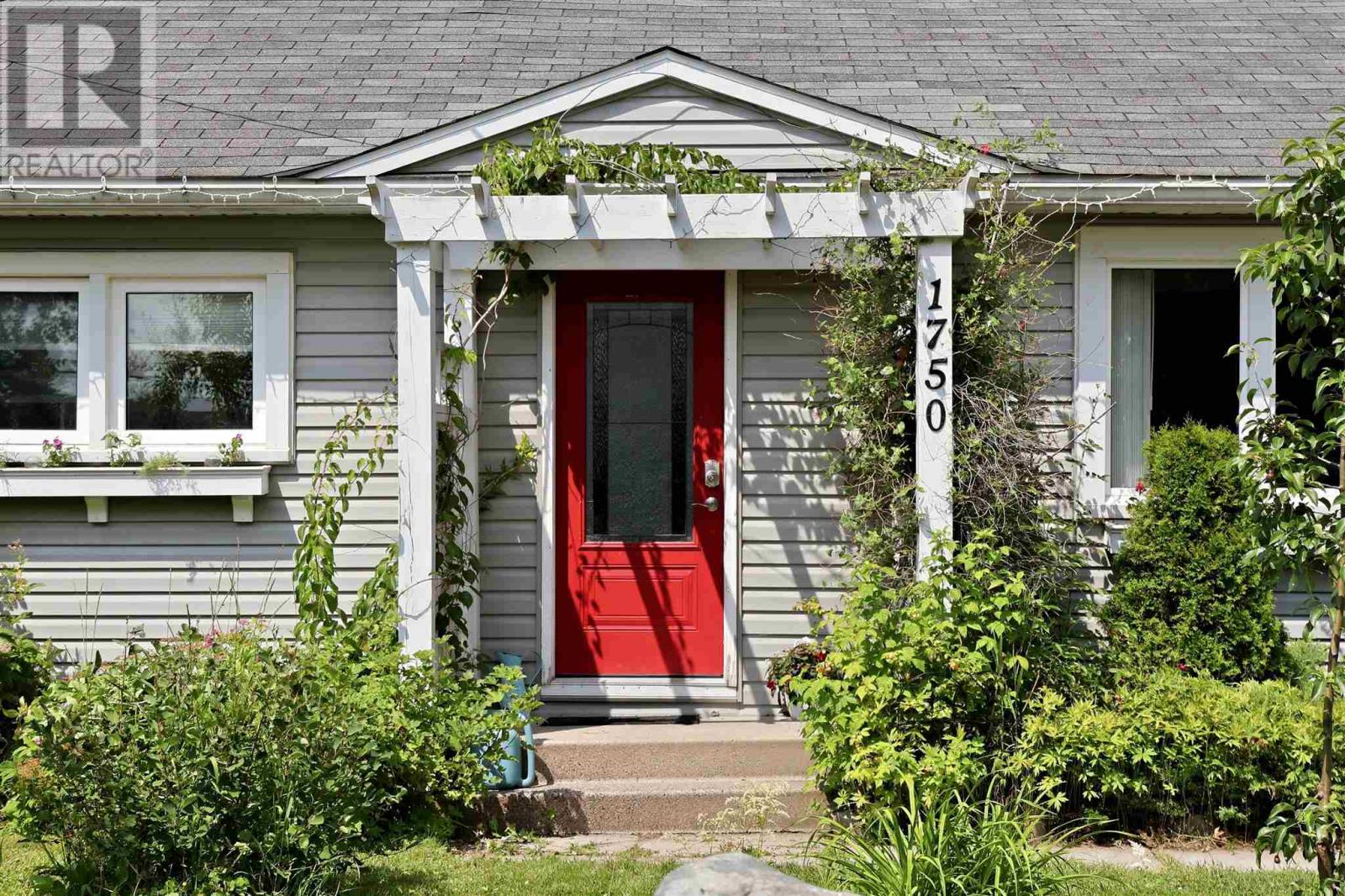 1750 Queen St E, Sault Ste. Marie, Ontario P6A 2H1 - Photo 2 - SM261966