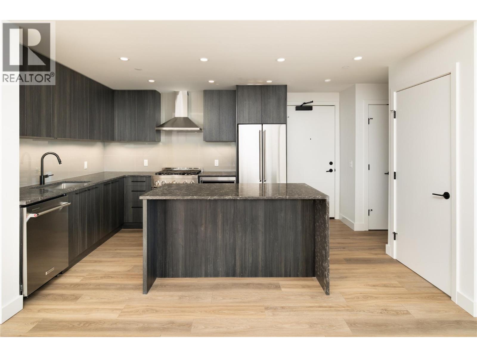3051 Abbott Street Unit# 512, Kelowna, British Columbia  V1Y 0P1 - Photo 3 - 10397775