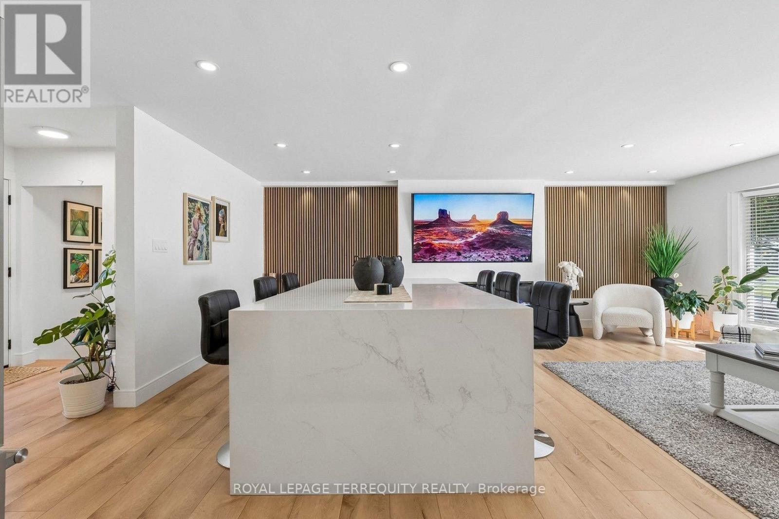 2 RICHBOURNE COURT, Toronto, Ontario
