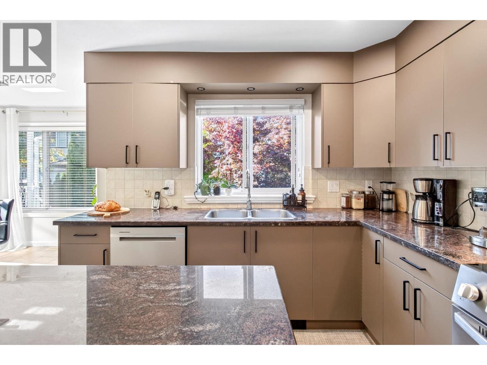 2020 Parkway Boulevard, Coquitlam, British Columbia  V3E 3N2 - Photo 13 - R3166810
