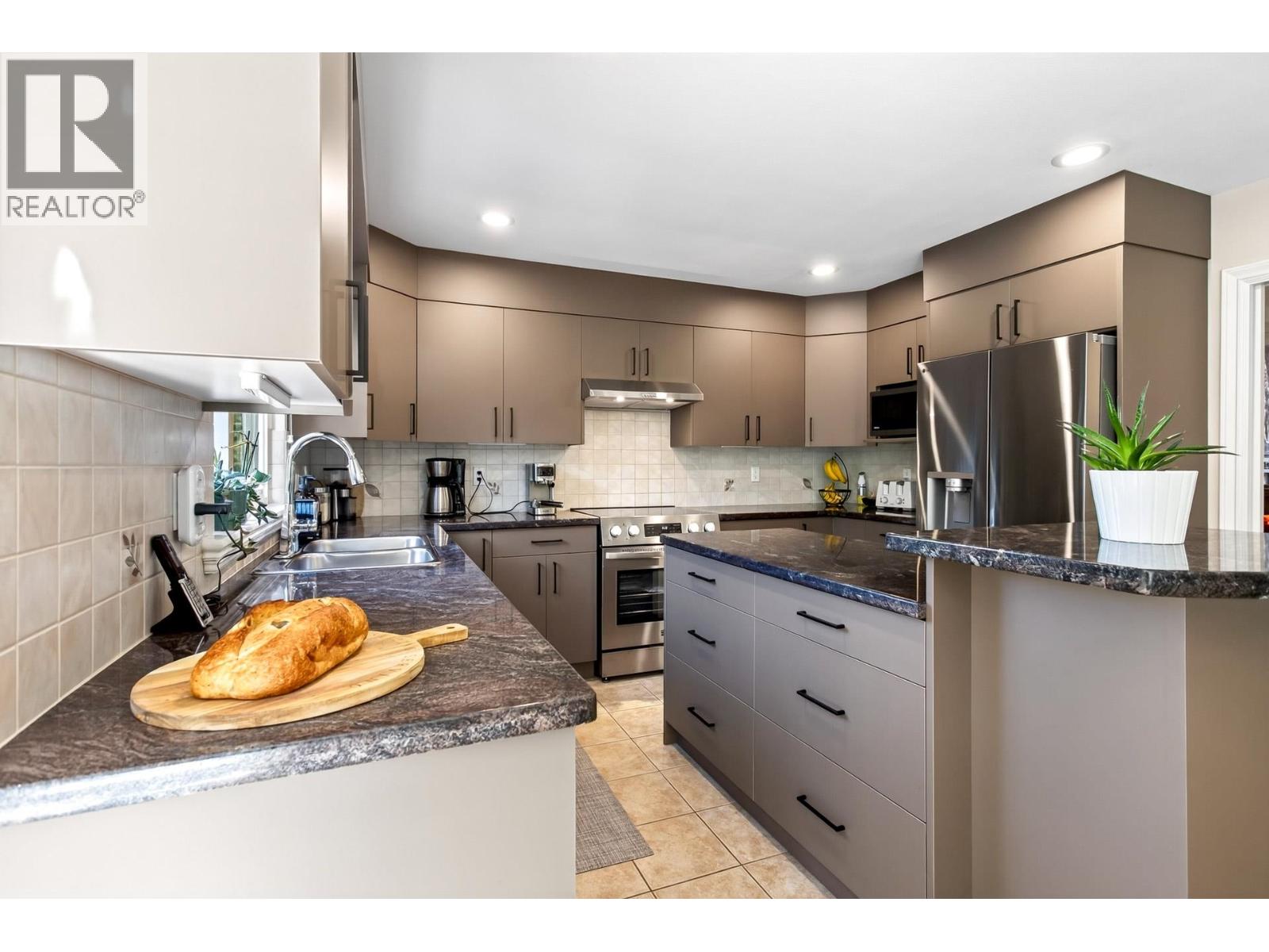 2020 Parkway Boulevard, Coquitlam, British Columbia  V3E 3N2 - Photo 14 - R3166810