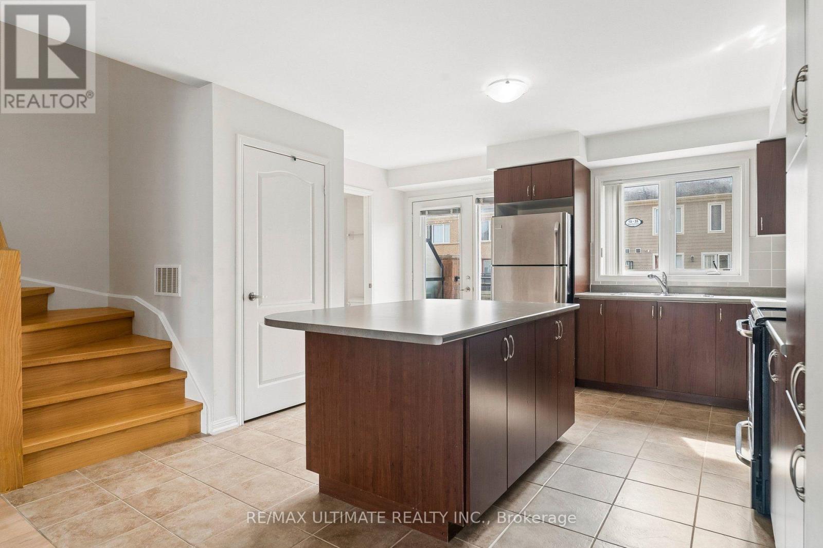 26 Walter Dove Court, Aurora (Bayview Wellington), Ontario  L4G 0S8 - Photo 7 - N13798470