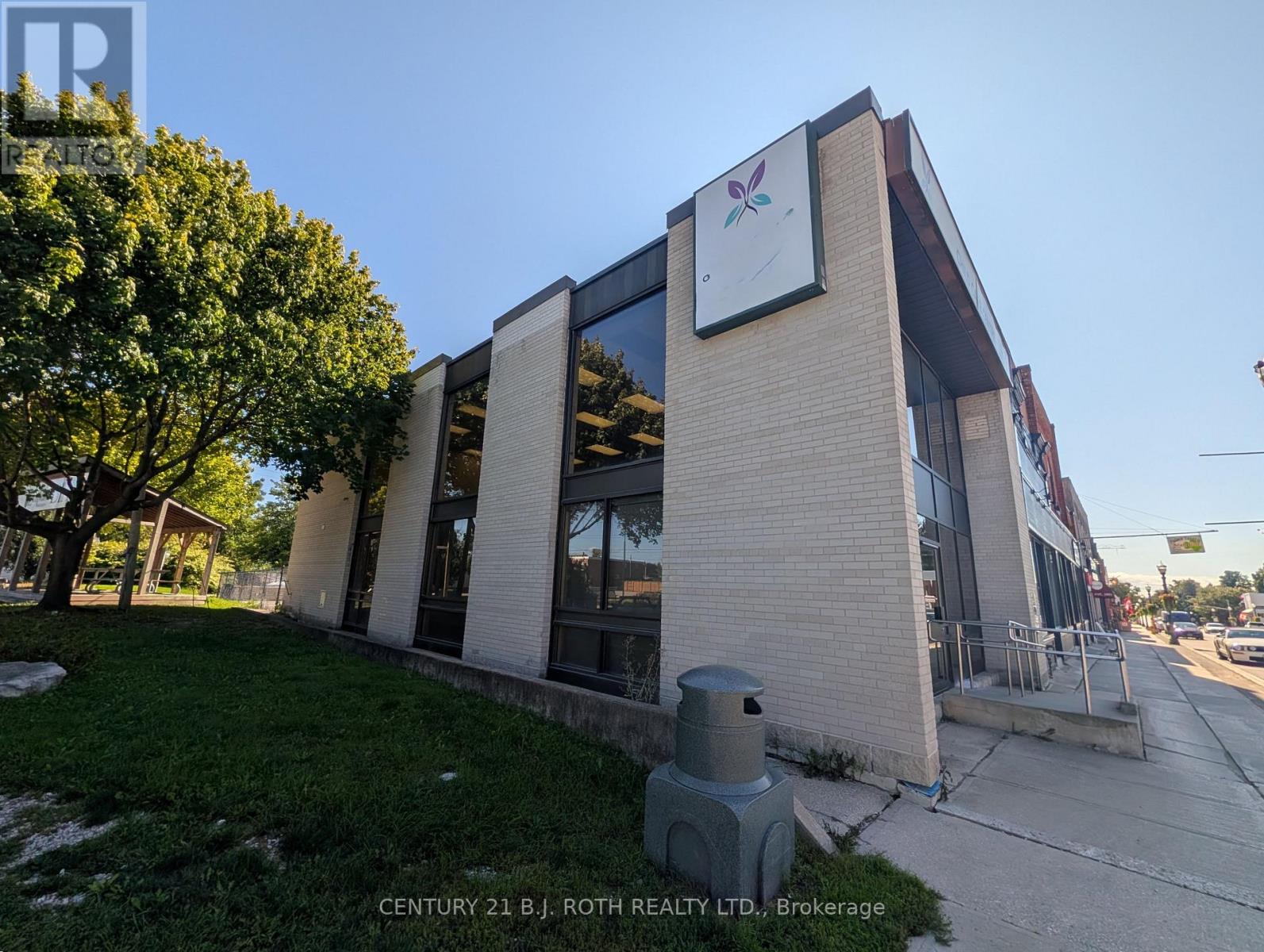 7 Queen Street W, Springwater (Elmvale), Ontario  L0L 1P0 - Photo 3 - S13798428