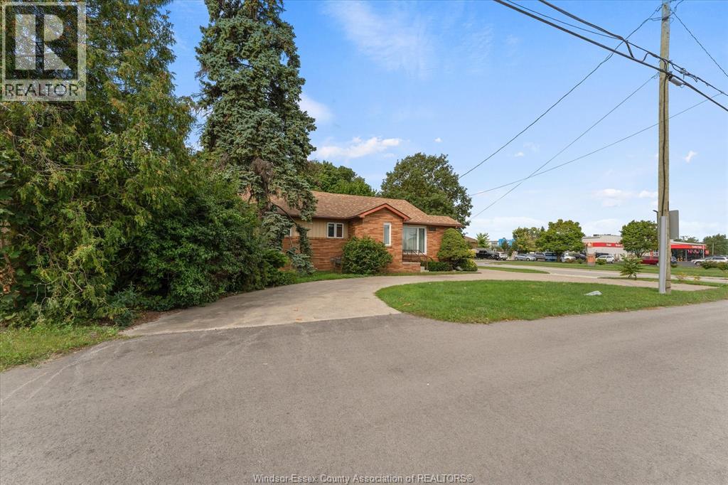1653 Lesperance, Tecumseh, Ontario  N8N 1Y2 - Photo 3 - 26022939