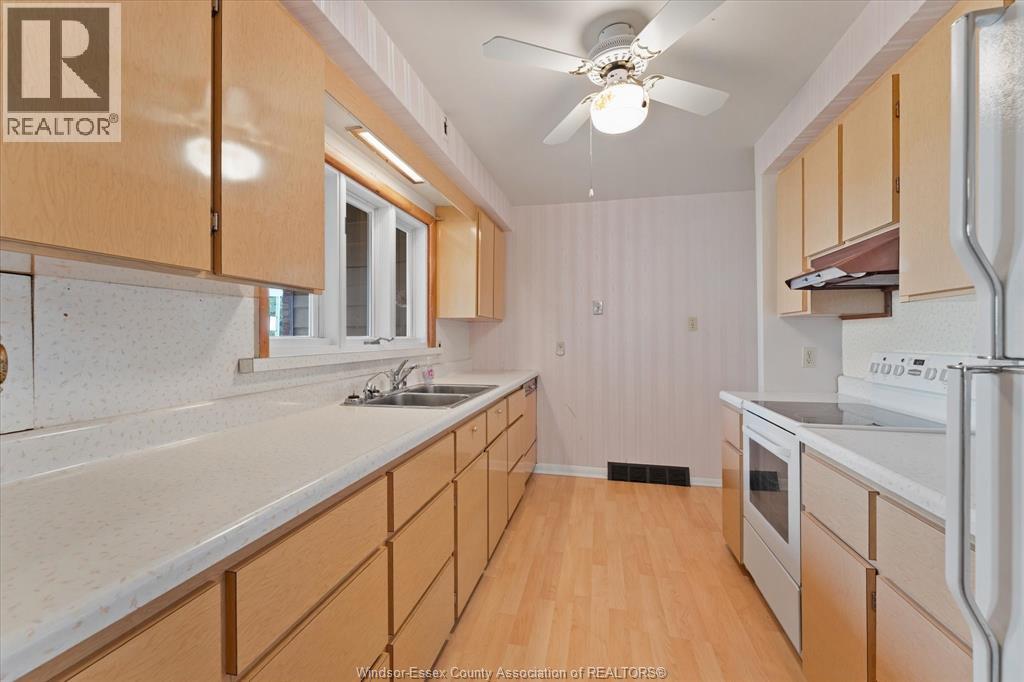 1653 Lesperance, Tecumseh, Ontario  N8N 1Y2 - Photo 13 - 26022939