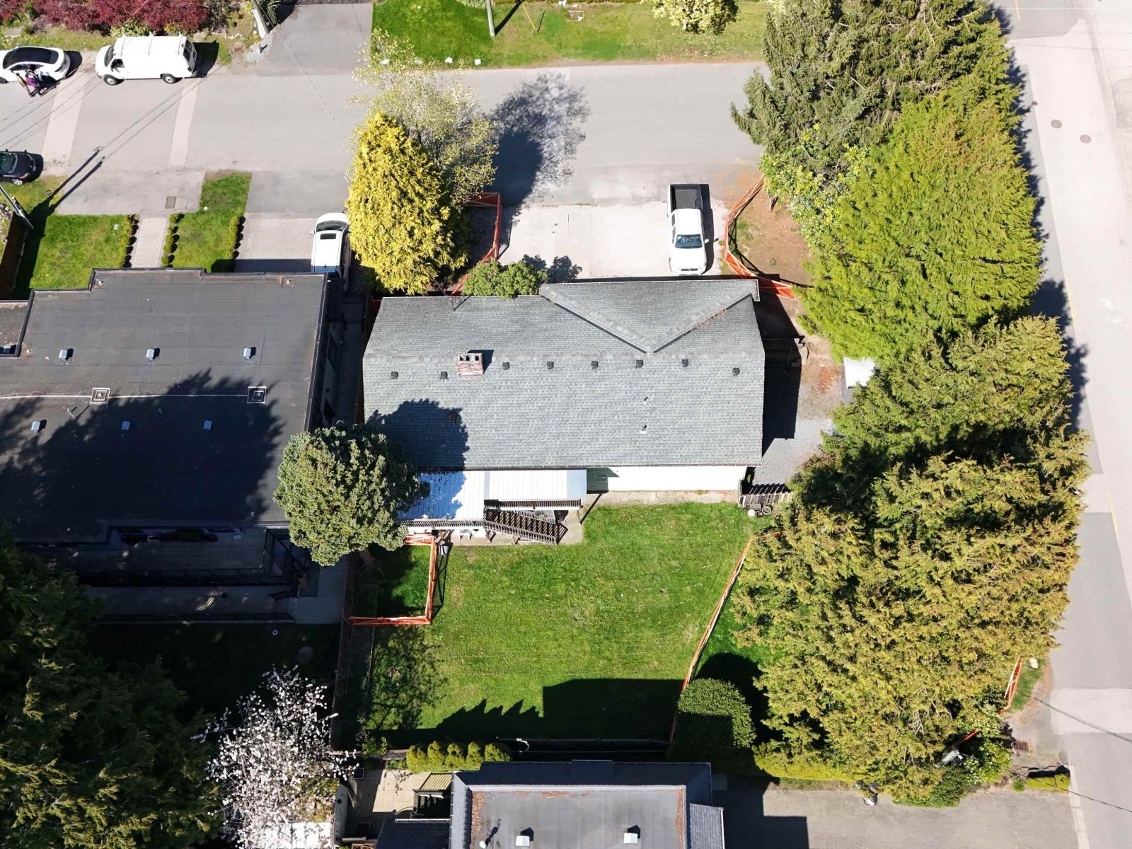 14150 Blackburn Avenue, White Rock, British Columbia  V4B 2Z7 - Photo 2 - R3166283