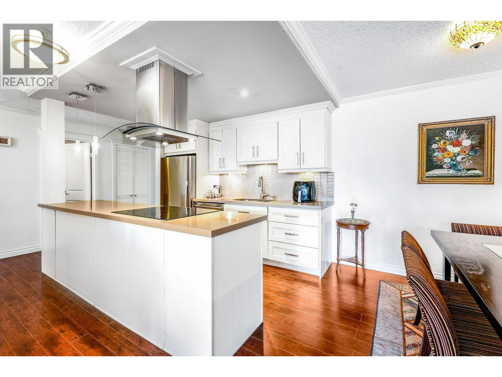 306 2020 Fullerton Avenue, North Vancouver, British Columbia  V7P 3G3 - Photo 1 - R3166745