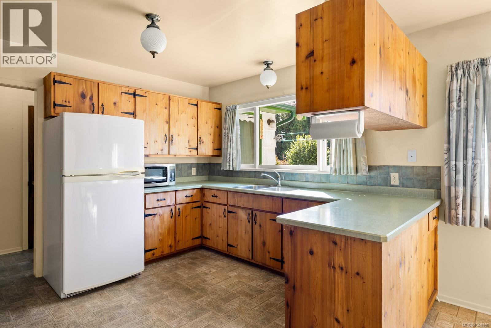 8620 Forest Park Pl, North Saanich, British Columbia V8L 5Z7 - Photo 13 - 1049358