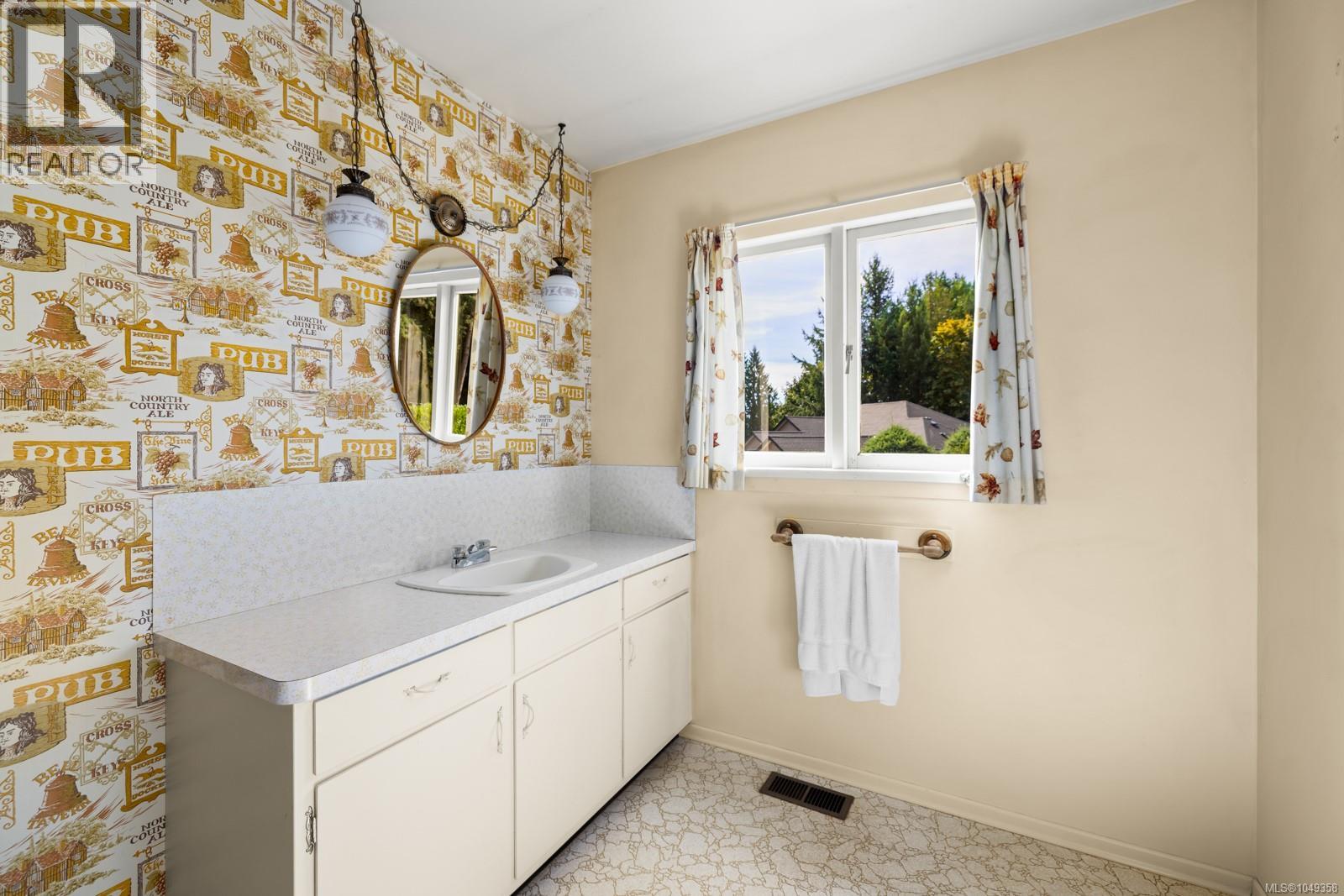 8620 Forest Park Pl, North Saanich, British Columbia V8L 5Z7 - Photo 26 - 1049358
