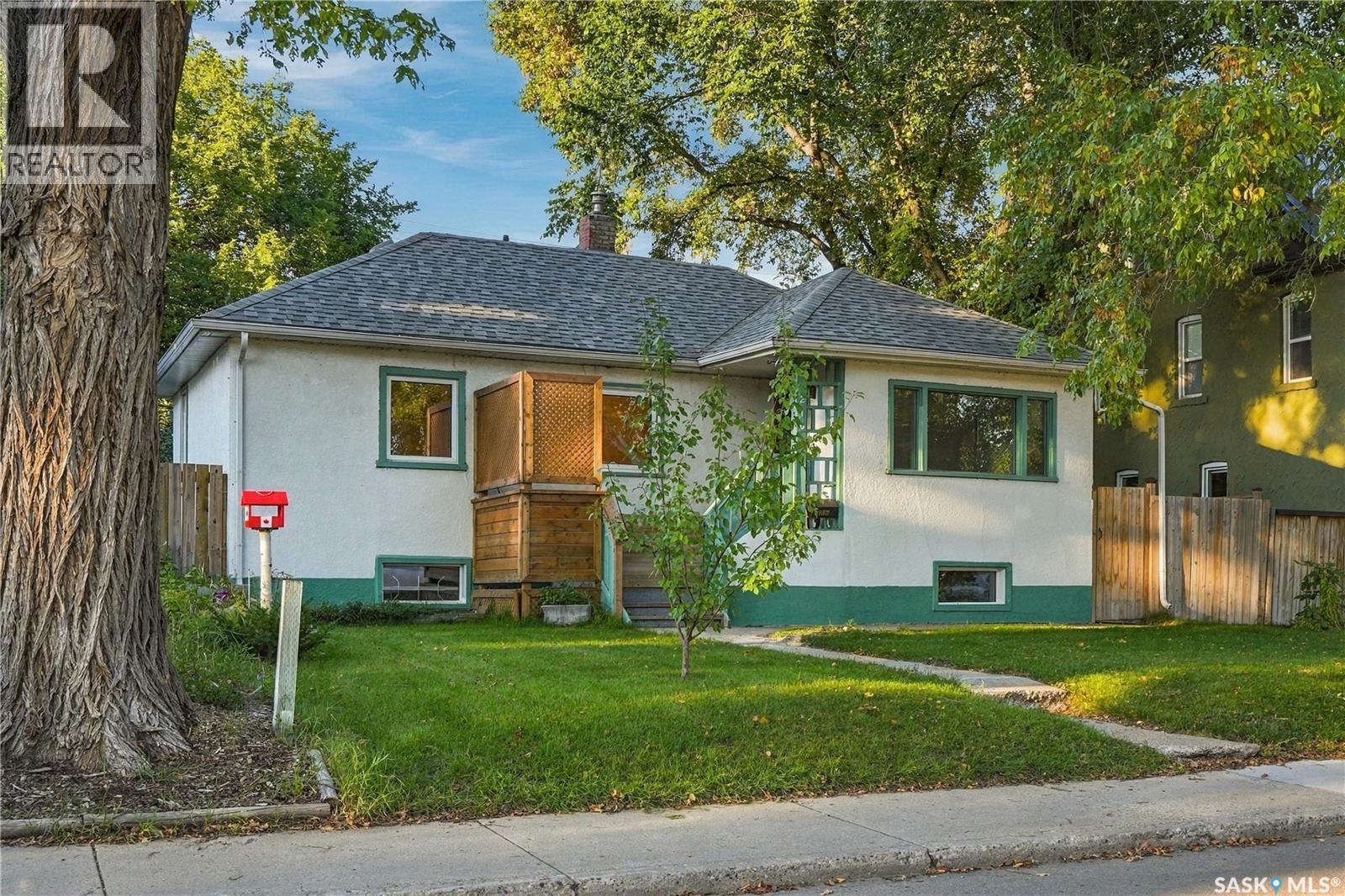 216 25th Street W, Saskatoon, Saskatchewan  S7L 0C4 - Photo 3 - SK048758