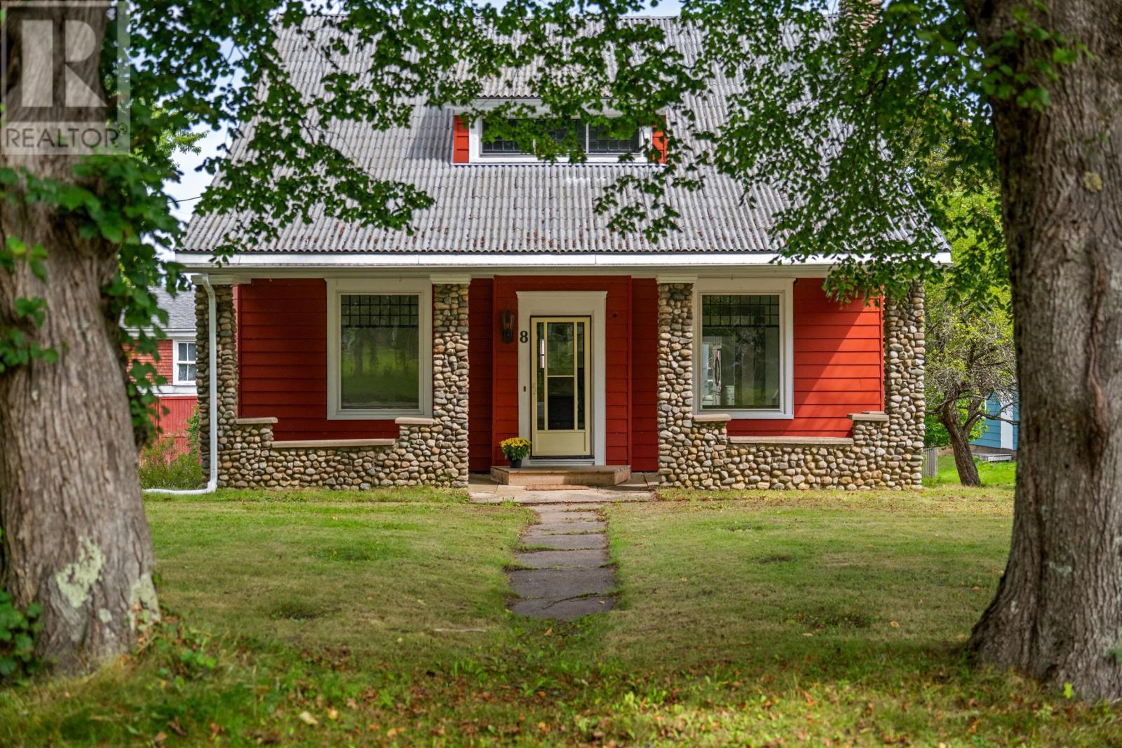 8 Maple Avenue, Lunenburg, Nova Scotia  B0J 2C0 - Photo 3 - 202623667