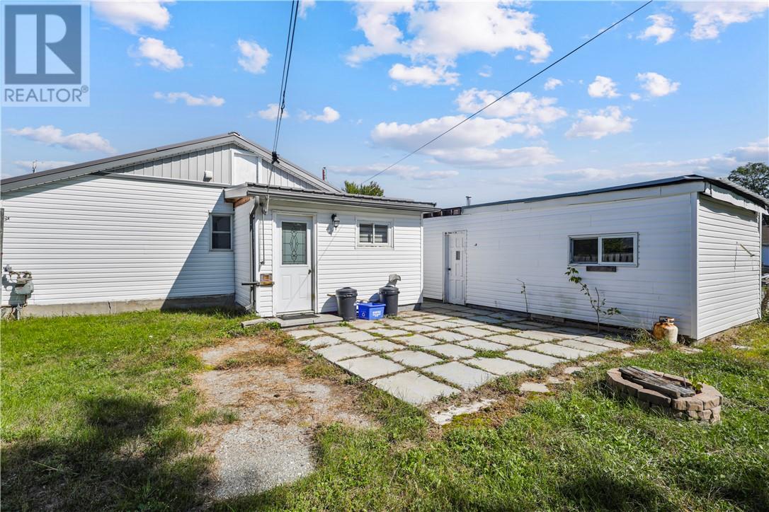 449 Adelaide Street, Espanola, Ontario  P5E 1K5 - Photo 4 - 2130448