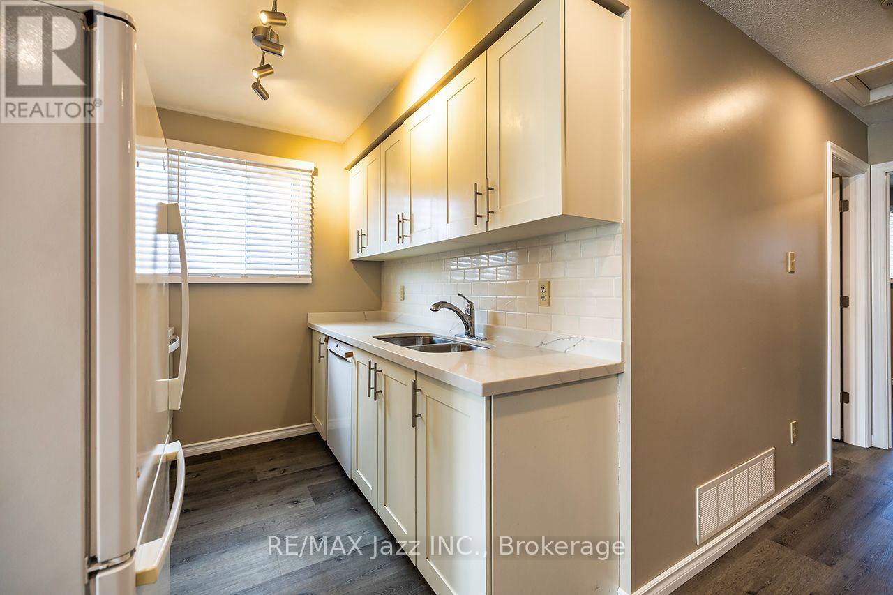 260 Lakeview Park Avenue, Oshawa (Lakeview), Ontario L1J 7M5 - Photo 11 - E13794126