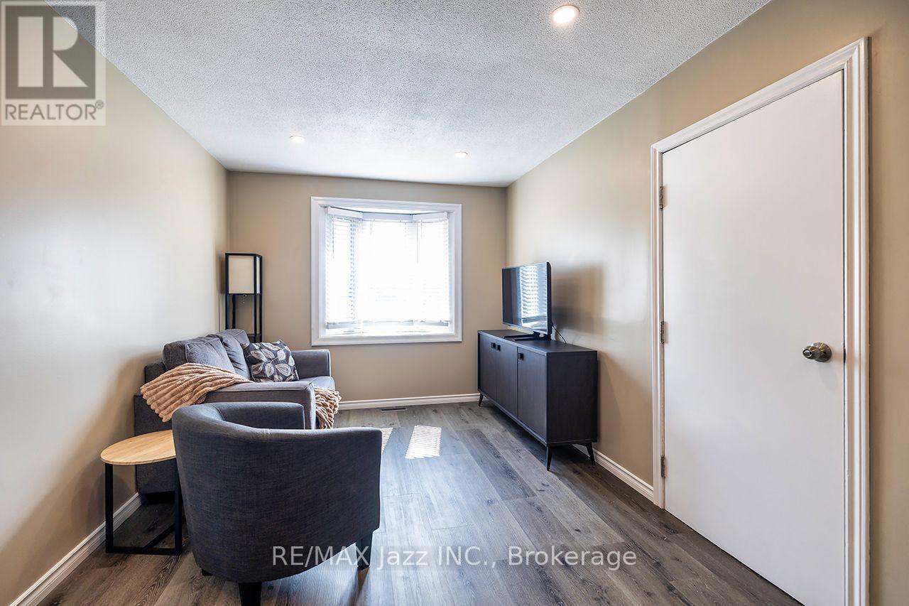 260 Lakeview Park Avenue, Oshawa (Lakeview), Ontario L1J 7M5 - Photo 5 - E13794126