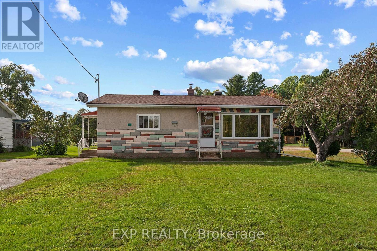 17 CASEY STREET, Madawaska Valley, Ontario