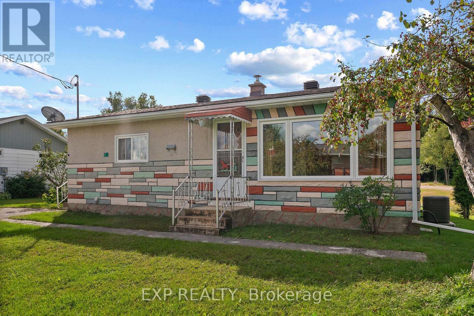 17 Casey Street, Madawaska Valley, Ontario  K0J 1B0 - Photo 2 - X13798636