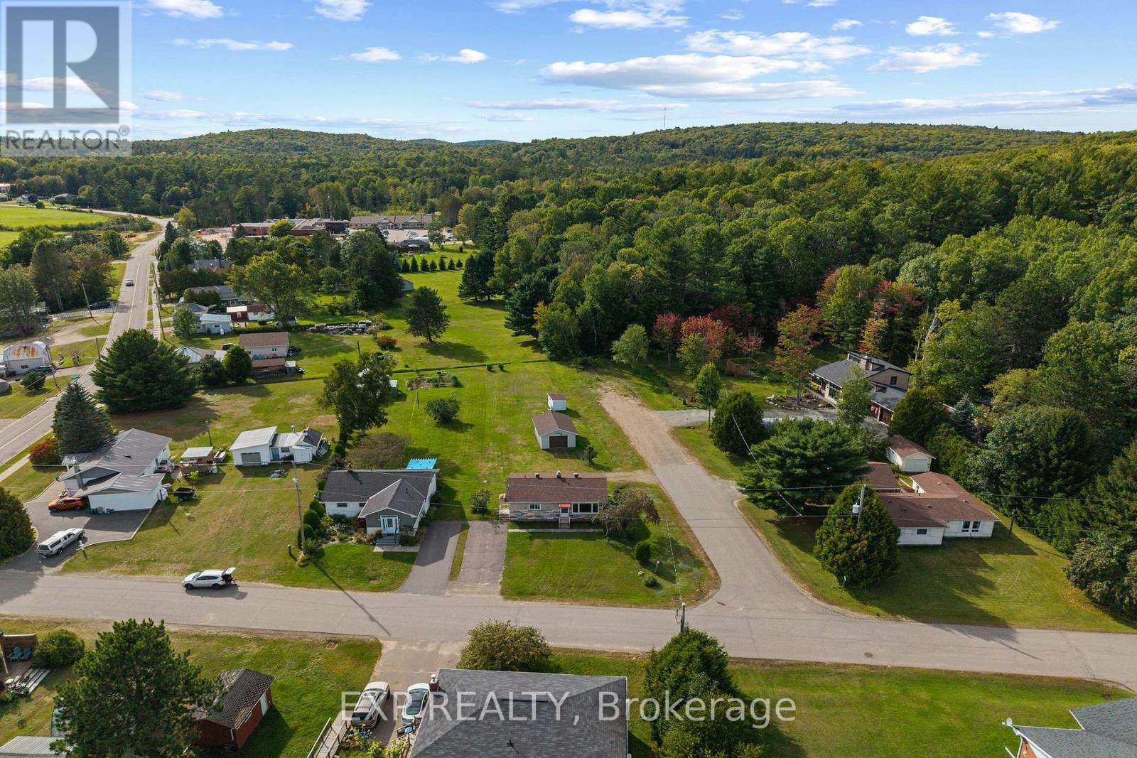 17 Casey Street, Madawaska Valley, Ontario  K0J 1B0 - Photo 4 - X13798636
