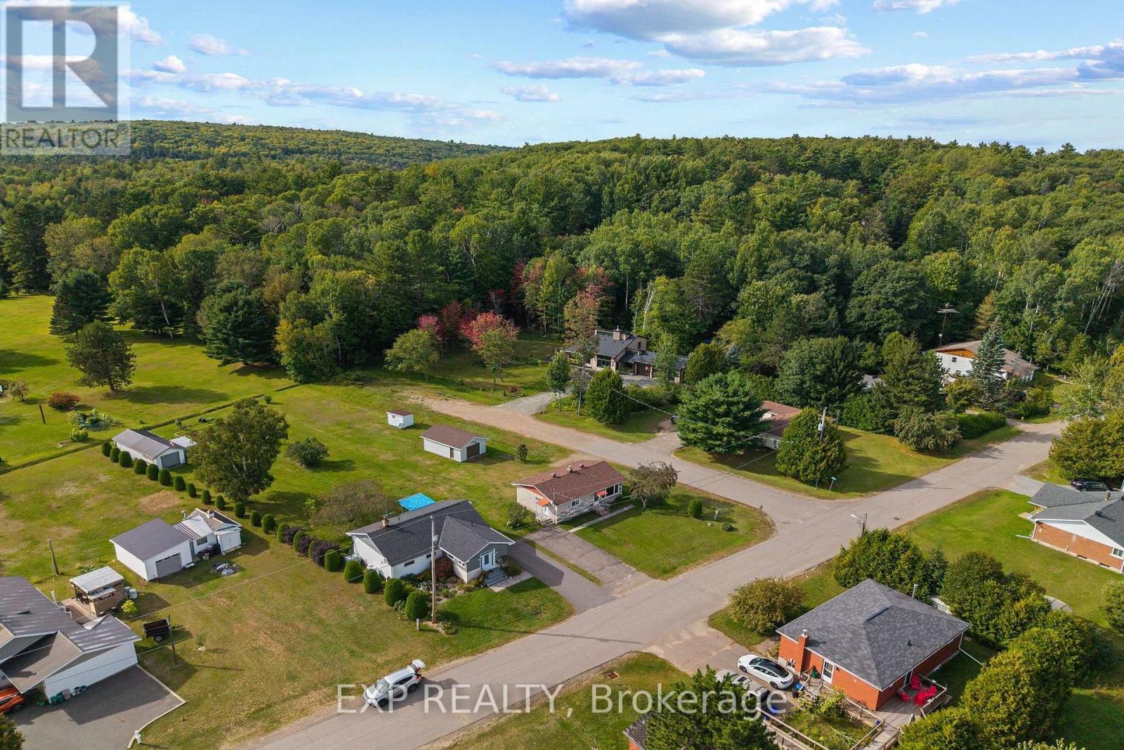 17 Casey Street, Madawaska Valley, Ontario  K0J 1B0 - Photo 5 - X13798636