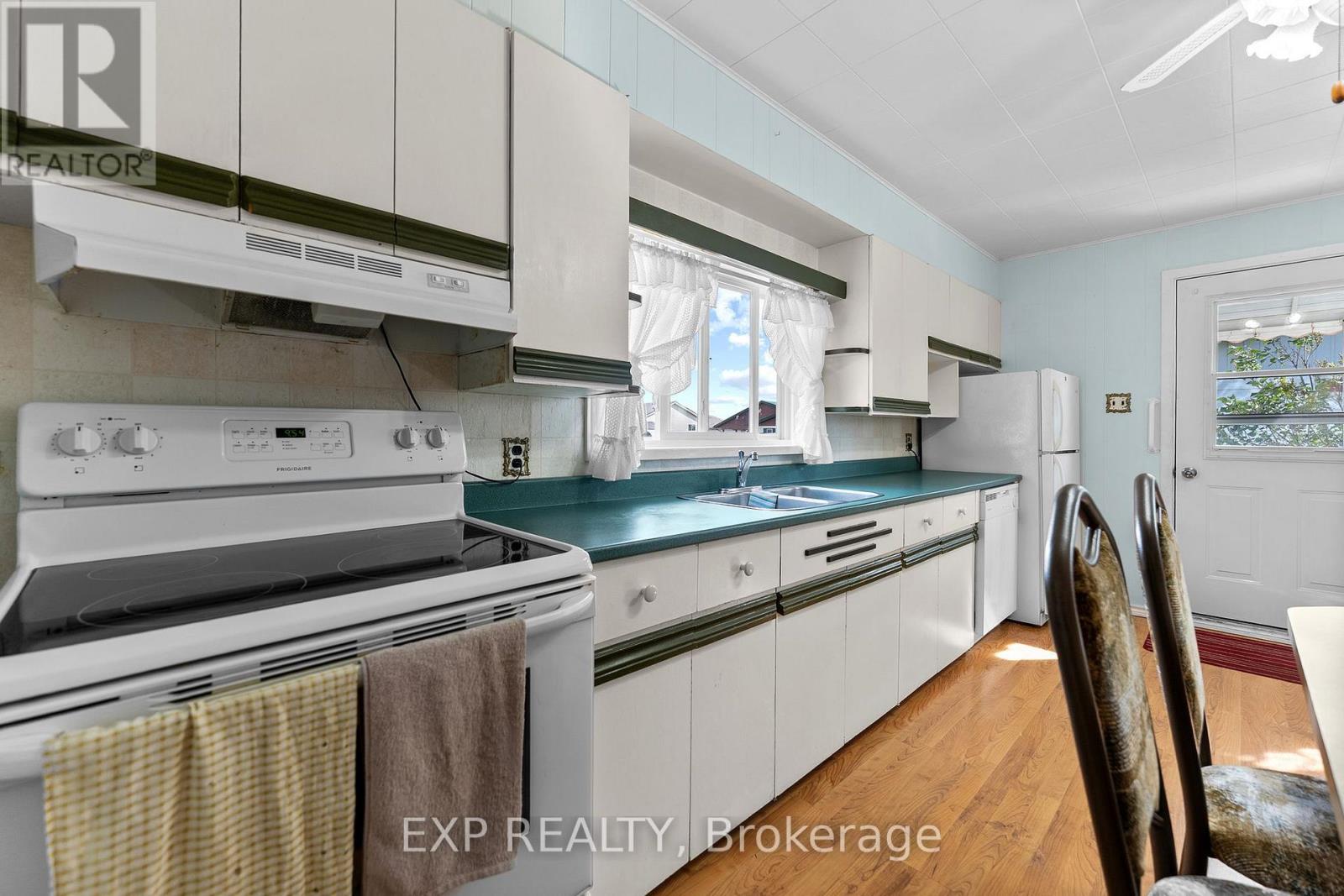 17 Casey Street, Madawaska Valley, Ontario  K0J 1B0 - Photo 9 - X13798636