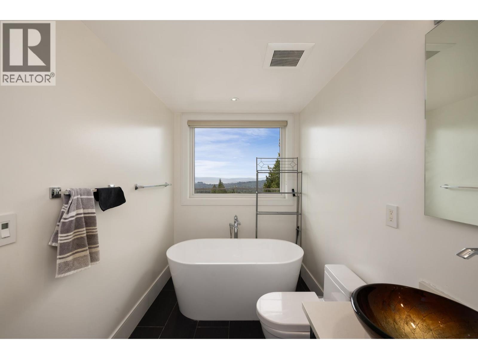 4716 Skyline Drive, North Vancouver, British Columbia  V7R 3H8 - Photo 32 - R3166280