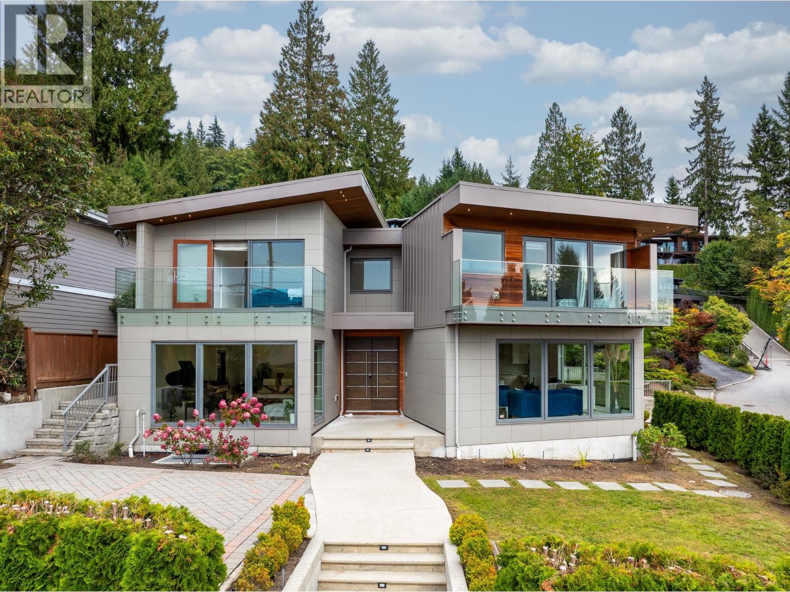 4716 SKYLINE DRIVE, North Vancouver, British Columbia