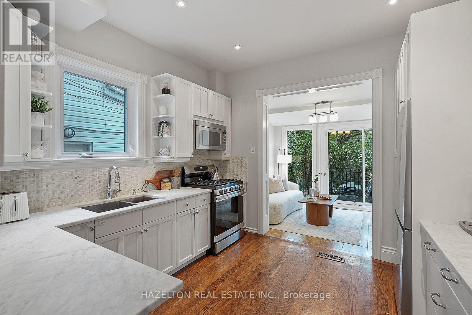 68 Montrose Avenue, Toronto, Ontario  M6J 2T7 - Photo 12 - C13798812